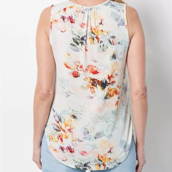 NYDJ floral sleeveless top. Good condition. Small. - Picture 11 of 11